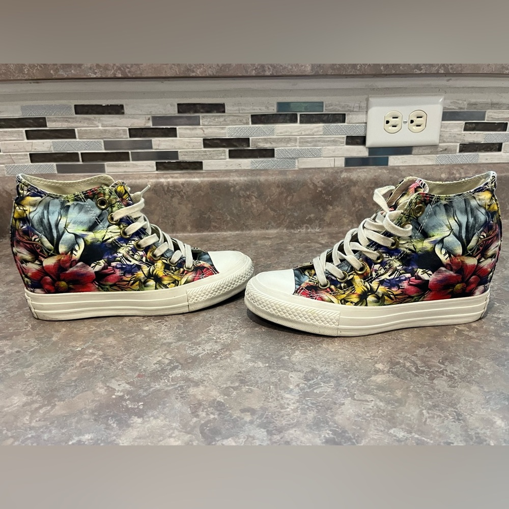Converse floral wedges